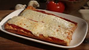 Avanti’s Italian Restaurant signature dishes Gondola Sandwich, Lasagna, Pizza Bread